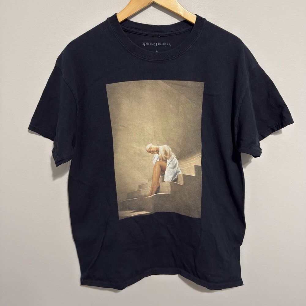 Ariana Grande T Shirt Music Portrait Size Large